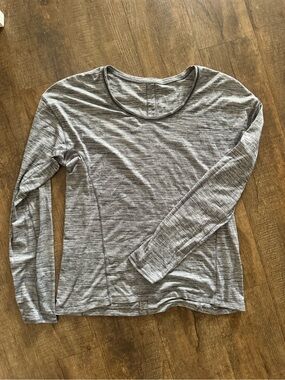 lululemon athletica Heather Gray Long-Sleeve Scoop Neck Top